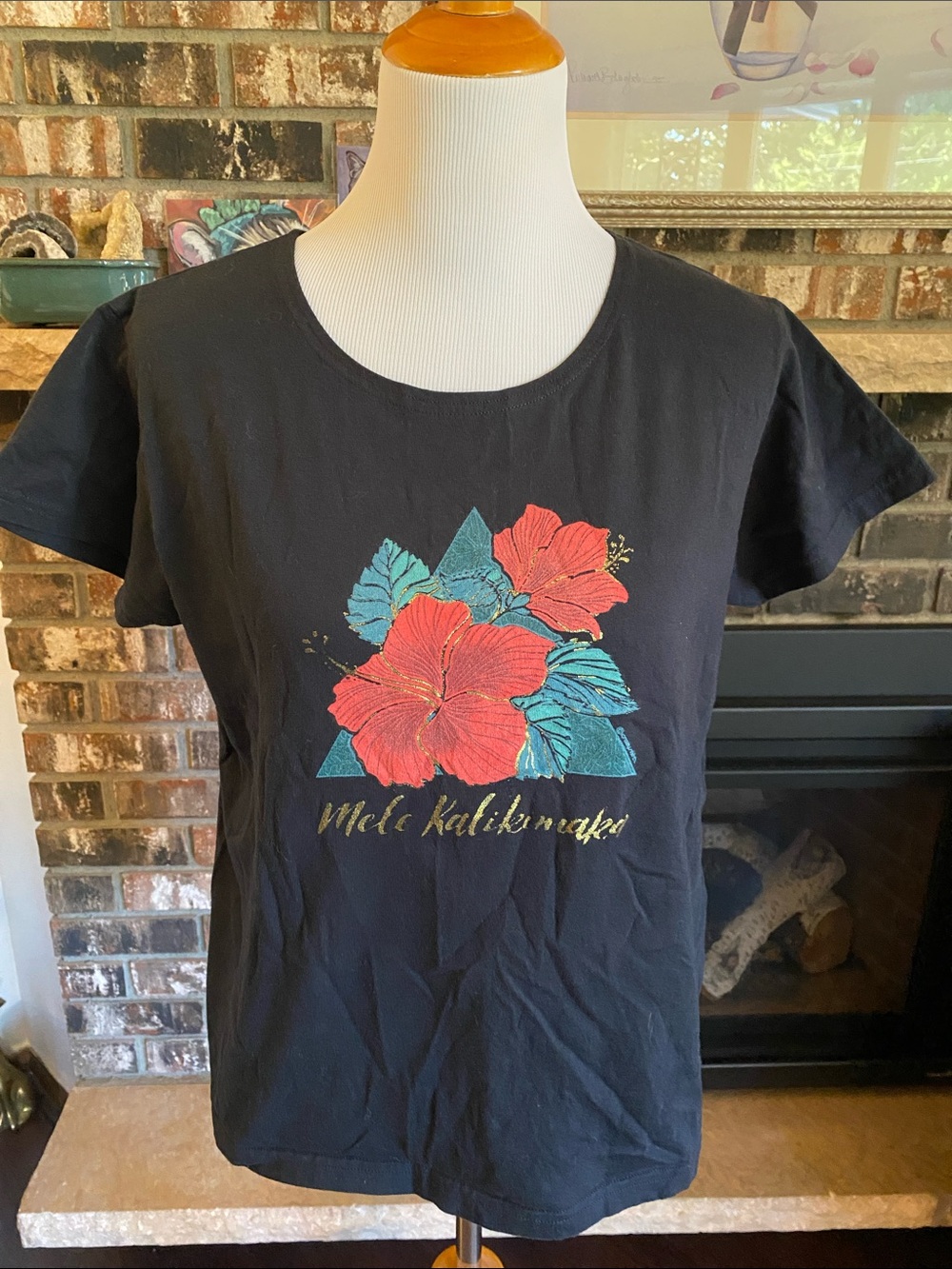VINTAGE CRaZY SHiRTS Hawaii Original. Black cotton w state hibiscus flower.